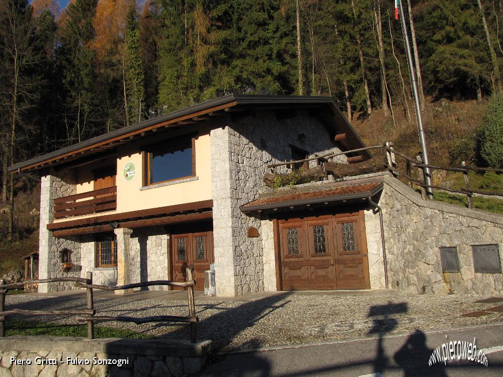 02 Partiamo dalla sede degli Alpini di Rovetta.jpg
